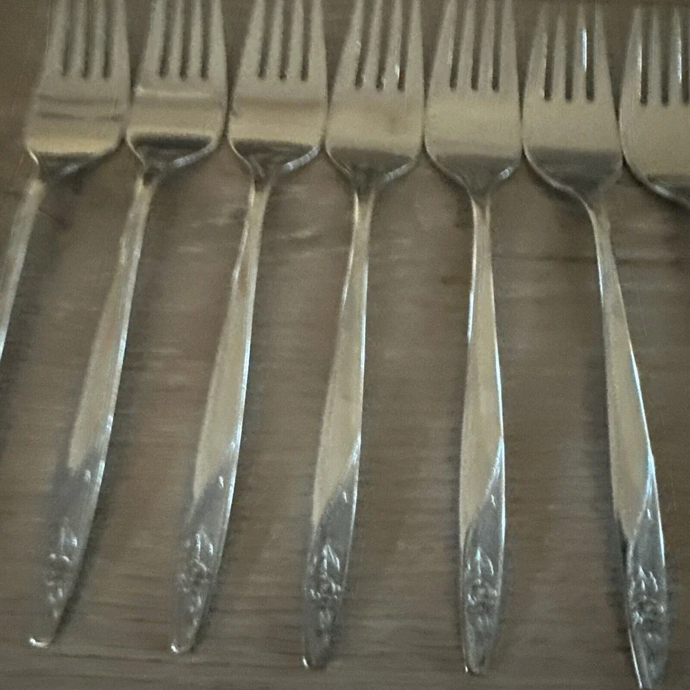 7 PCs International‎ Silver INS88  Salad Forks